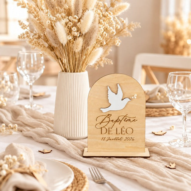 Décoration de baptême en bois personnalisée colombe