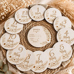Cartes étapes bébé en bois décor floral mois par mois