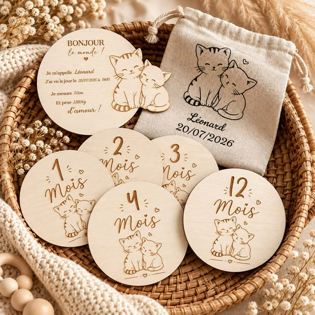 Kit naissance en bois avec carte annonce personnalisée , 12 cartes étapes mois et pochon tissu décor chatons