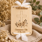 Carte de vœux en bois gravée Félicitations Communion avec croix et décor floral