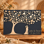 Tableau souvenir mariage en bois avec fond gris foncé, arbre chargé de cœurs et silhouettes des mariés en bois clair en relief