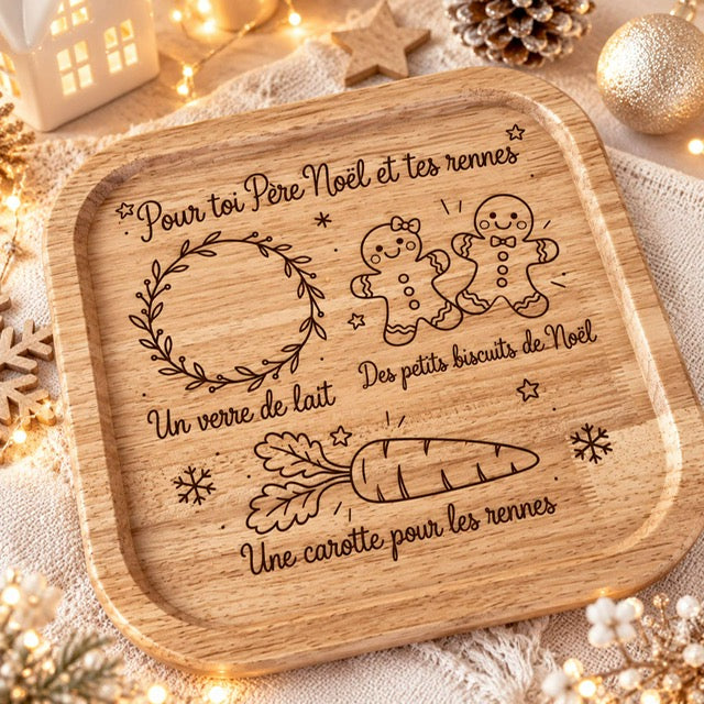 Assiette carrée en bois gravée Pour toi Père Noël et tes rennes avec verre de lait, biscuits de pain d’épices et carotte