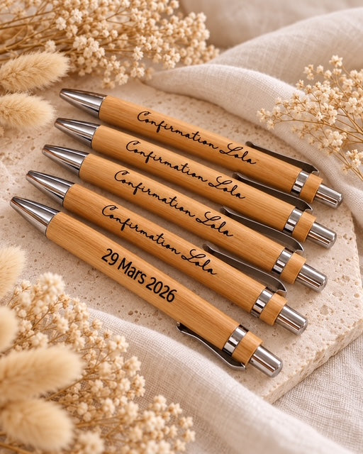 Stylos en bambou gravés recto-verso pour cadeaux invités de cérémonie religieuse baptême communion confirmation