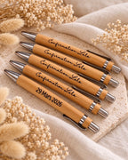 Stylos en bambou gravés recto-verso pour cadeaux invités de cérémonie religieuse baptême communion confirmation